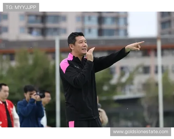 杨晨：从足球场上的锋线英雄到社会公益领域的积极推动者